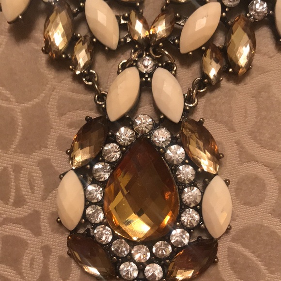 Erica Lyons Statement Necklace - Picture 4 of 8